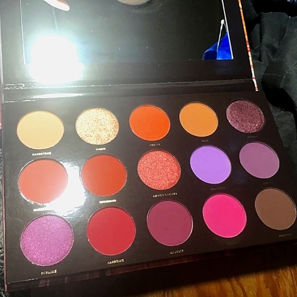 Hipdot Zion eyeshadow pallet bnib